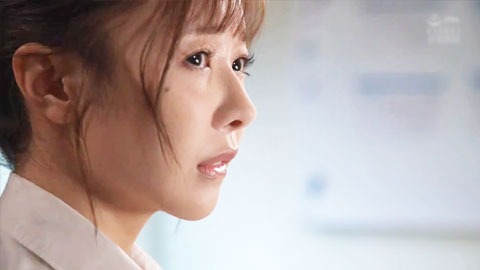 总统办公室里的秘密接吻，唾液混合在一起_001