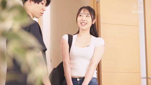 一名法律系学生侵犯了一位美丽女管家的淫荡大屁股_001
