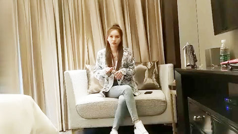 迷妹推荐--高马尾网红外围美女，牛仔裤修长美腿