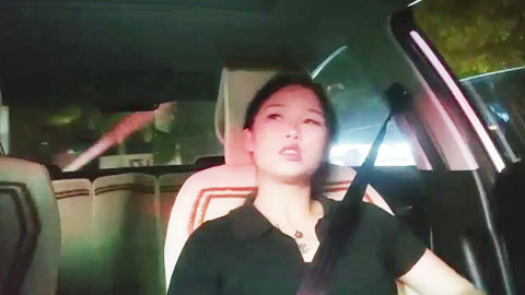 迷妹推荐--佛山足浴会所撩妹年轻美女技师3500约到宾馆啪啪草到妹子疼得杀猪叫无套内射人家逼里