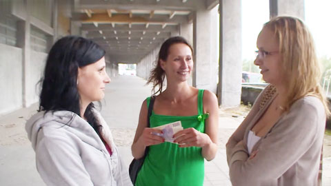 两个学生为了钱而做爱