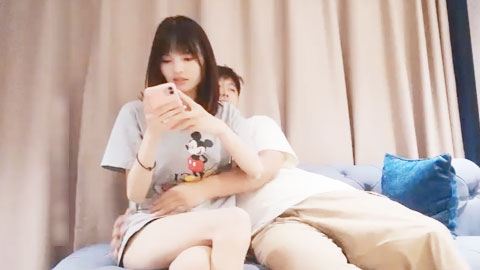 迷妹推荐--约会高颜值青春小姐姐到酒店做爱，白嫩屁股笔直美腿沸腾欲望坐在鸡巴上互相亲吻爱抚，呻吟销魂大力冲刺