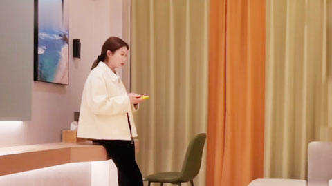 约炮清纯美女 大屌插进紧致小穴瞬间喊痛 就是要爆操但爽