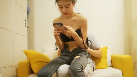 高价约炮东北口音苗条外围女故意把套弄掉内射人家逼里被索赔2000元