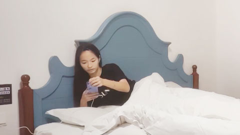 迷妹推荐--19岁学生妹苗条可人，想做爱又害羞，强行推倒啪啪狂插满足