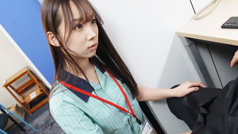 穿着如此火辣内衣在工作的间隙上传SNS视频后_cut_001