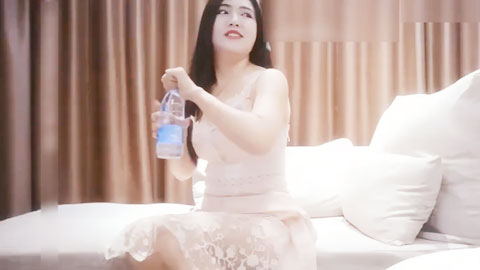 迷妹推荐--御姐范很会撩人香艳长裙叫人情欲沸腾挑逗爱抚脱光光穿上连体黑丝网袜啪啪猛烈抽插做爱