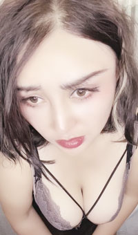 异域风情少数民族少妇，天然大奶子，粉红蝴蝶逼，骚劲十足，老公不举只能找男人解决性欲