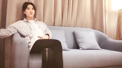 迷妹推荐--不带套直接干！肉贴肉的较量！天花板纯欲小姐姐