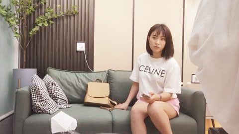 迷妹推荐--极品清纯少女，3000一炮，坚挺美乳，沙发后入，高潮迭起