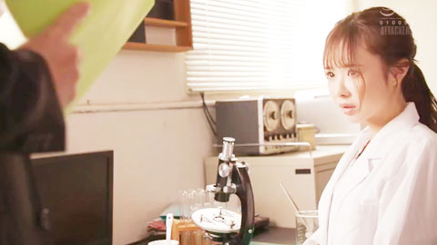 总统办公室里的秘密接吻，唾液混合在一起_002