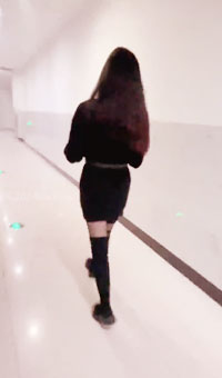 带着表姐去商场逛街,正好无障碍厕所里面没人 今天就玩个刺激的 没想到最后快射的时候保洁阿姨在敲门,吓死了