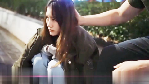 迷妹推荐--路边搭讪颜值骚货，带回家换上情趣衣服，甚至跟兄弟一起让她换上婚纱